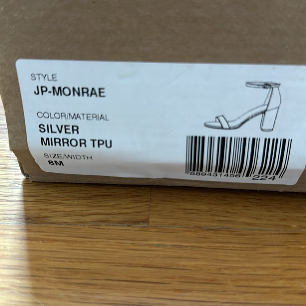 LAST CHANCE! NWT Jessica Simpson Silver Sandals, Size 8. - Picture 11 of 11